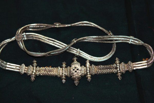 280 Old Indian Silver Belt - Jewelry for a Young Bride For Sale