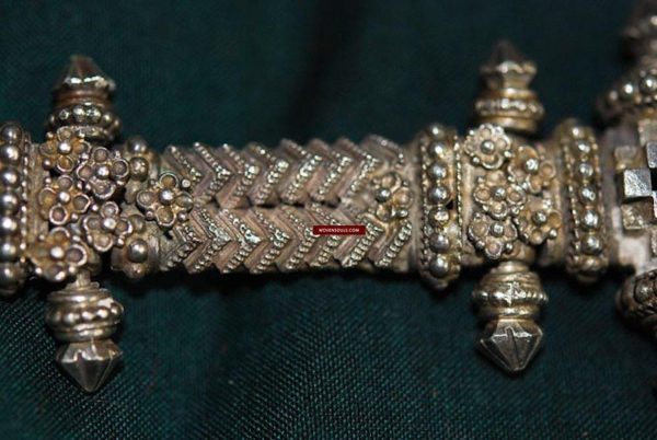 280 Old Indian Silver Belt - Jewelry for a Young Bride For Sale